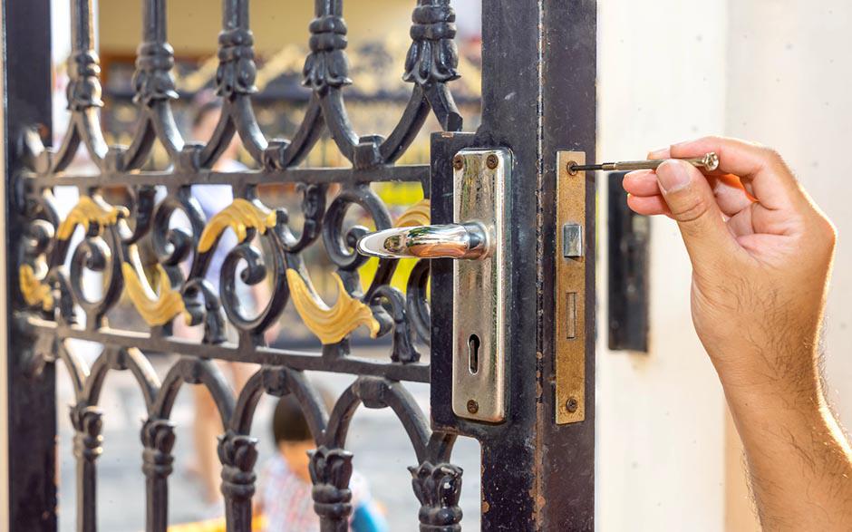 ouvrir un coffre fort ancien Buc